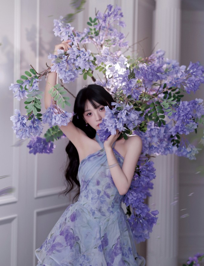 田曦薇：一袭梦幻紫裙，邂逅花仙绮梦