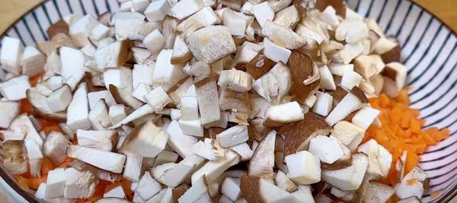 蒸花卷，直接上锅蒸是错的，教你一个小技巧，出锅蓬松暄软不塌陷