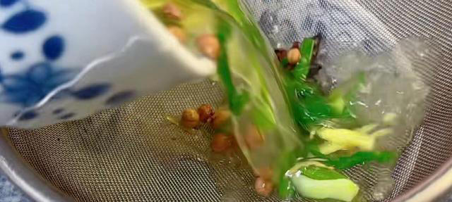 蒸花卷，直接上锅蒸是错的，教你一个小技巧，出锅蓬松暄软不塌陷