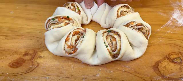 蒸花卷，直接上锅蒸是错的，教你一个小技巧，出锅蓬松暄软不塌陷