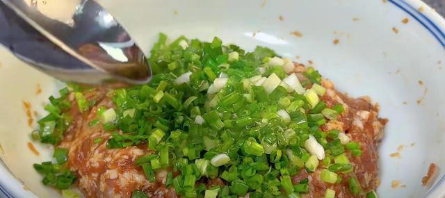 蒸花卷，直接上锅蒸是错的，教你一个小技巧，出锅蓬松暄软不塌陷