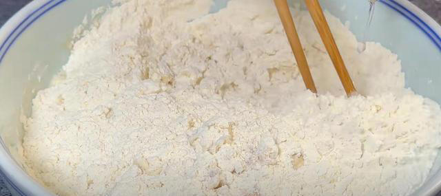 蒸花卷，直接上锅蒸是错的，教你一个小技巧，出锅蓬松暄软不塌陷