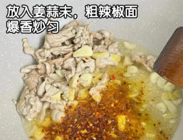 夏日餐桌C位：莲藕和它是绝配，脆爽开胃，营养全面，错过太可惜