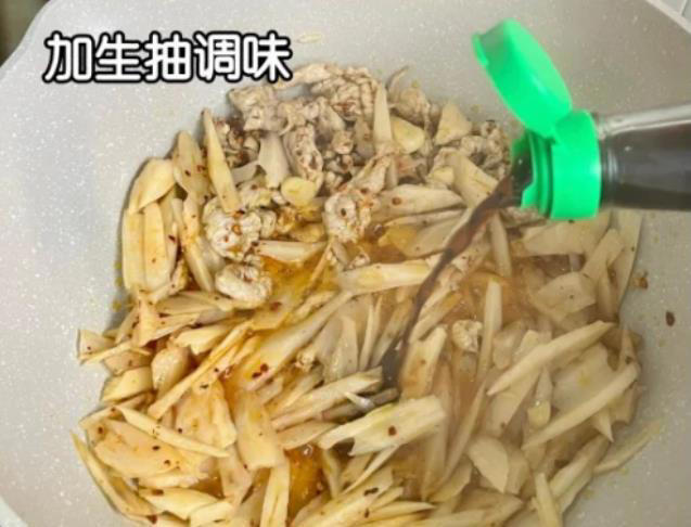 夏日餐桌C位：莲藕和它是绝配，脆爽开胃，营养全面，错过太可惜