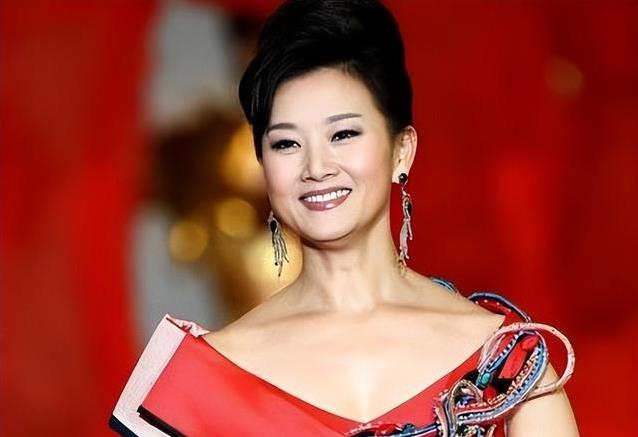 从春晚红遍全国，39岁隐退生子，她的选择让人佩服