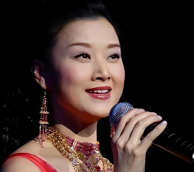 从春晚红遍全国，39岁隐退生子，她的选择让人佩服