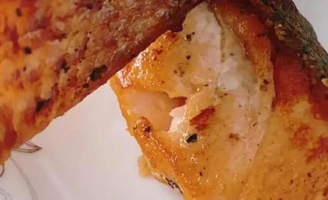 三文鱼别只吃生的，煎出金黄香脆，30分钟端上桌全家抢着吃