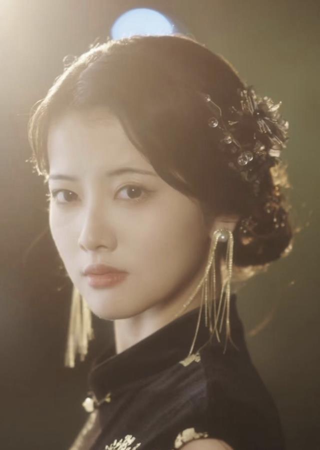 短剧男女主的花期也太短了吧，人还没有火起来，颜值已经先垮了