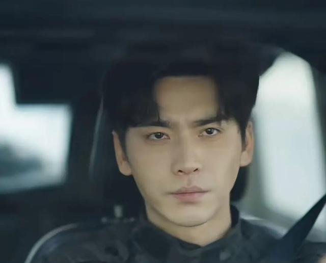 短剧男女主的花期也太短了吧，人还没有火起来，颜值已经先垮了