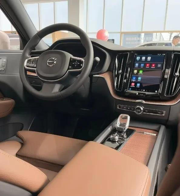 沃尔沃XC60暴降6折，24万开走豪华SUV，真值？