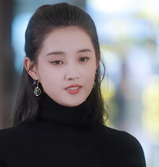 短剧男女主的花期也太短了吧，人还没有火起来，颜值已经先垮了