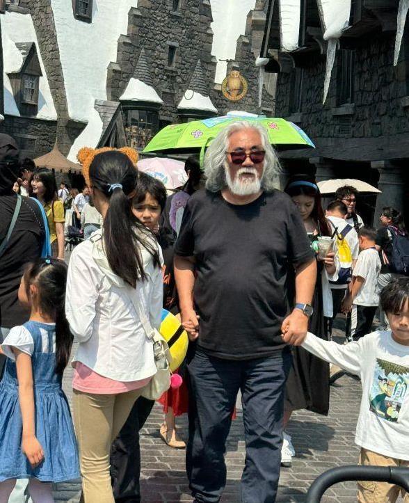 张纪中环球影城发火训妻，杜星霖素颜憔悴，4娃妈真相太心酸？