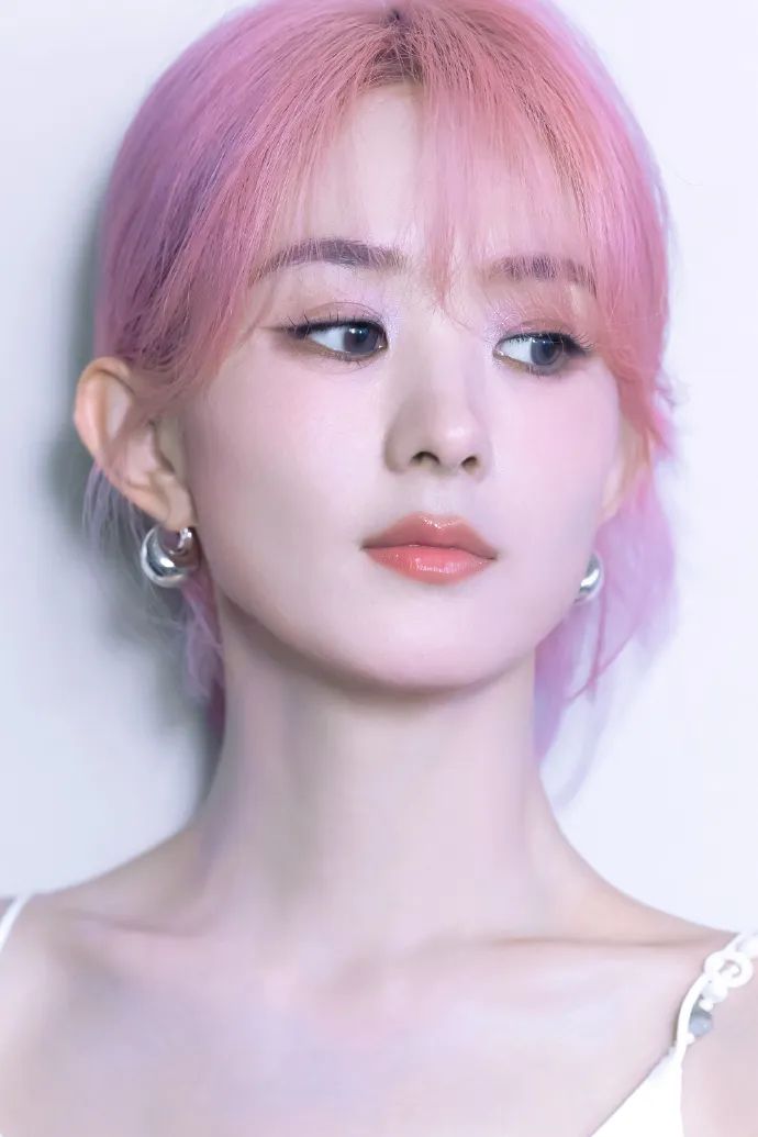 赵丽颖《在人间》今晚开播,六个演员演一个人,拍出现代人的多重面孔