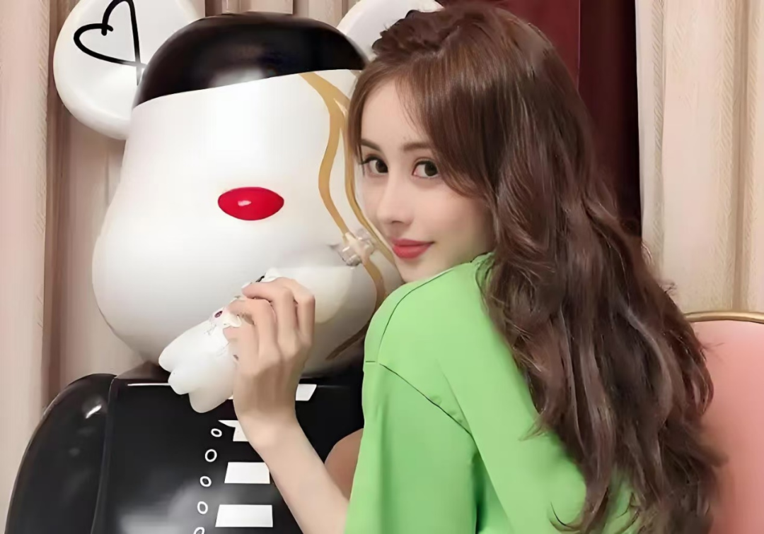 37岁韦雪直播官宣分手，16岁年龄差的姐弟恋真败给现实