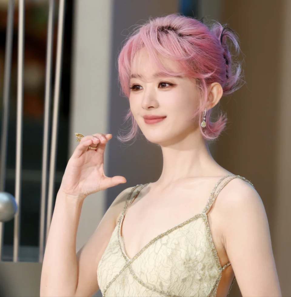 赵丽颖《在人间》今晚开播,六个演员演一个人,拍出现代人的多重面孔