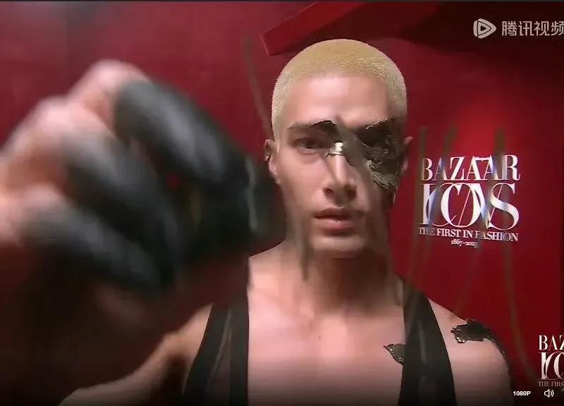 芭莎之夜，被镜头签吓死，杨幂不敢露脸，只有赵今麦扛住了！