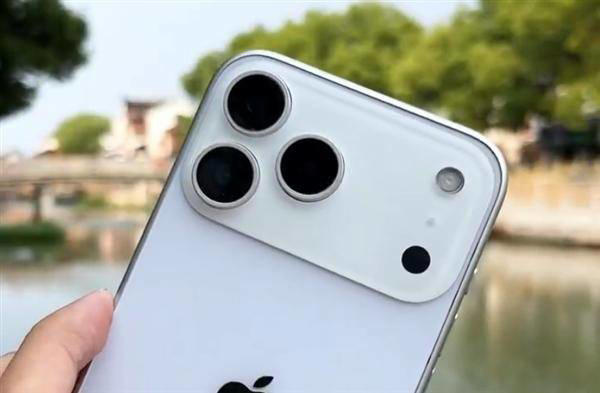 iPhone 17 Pro Max曝光：机身变厚重，电池续航有望大幅提升？