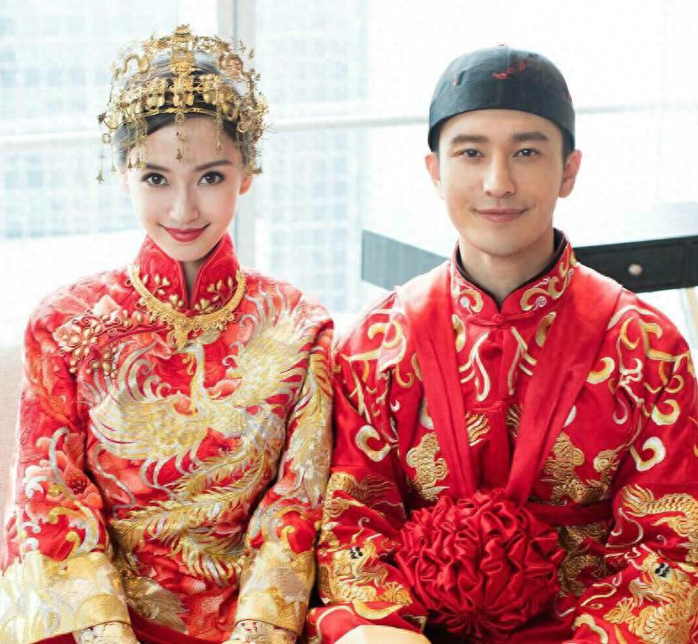 距离黄晓明和杨颖官宣离婚，不过才过去了短短三年时间。 可谁能想到，曾和赵丽颖、杨幂、刘诗诗并称85后四小花旦的杨颖，资源已经跌到了谷底。 最近一次出席活动还是在澳门，甚至要去代言产品的直播间帮着卖货。 在内娱兜兜转转奋斗十几年，离婚后一