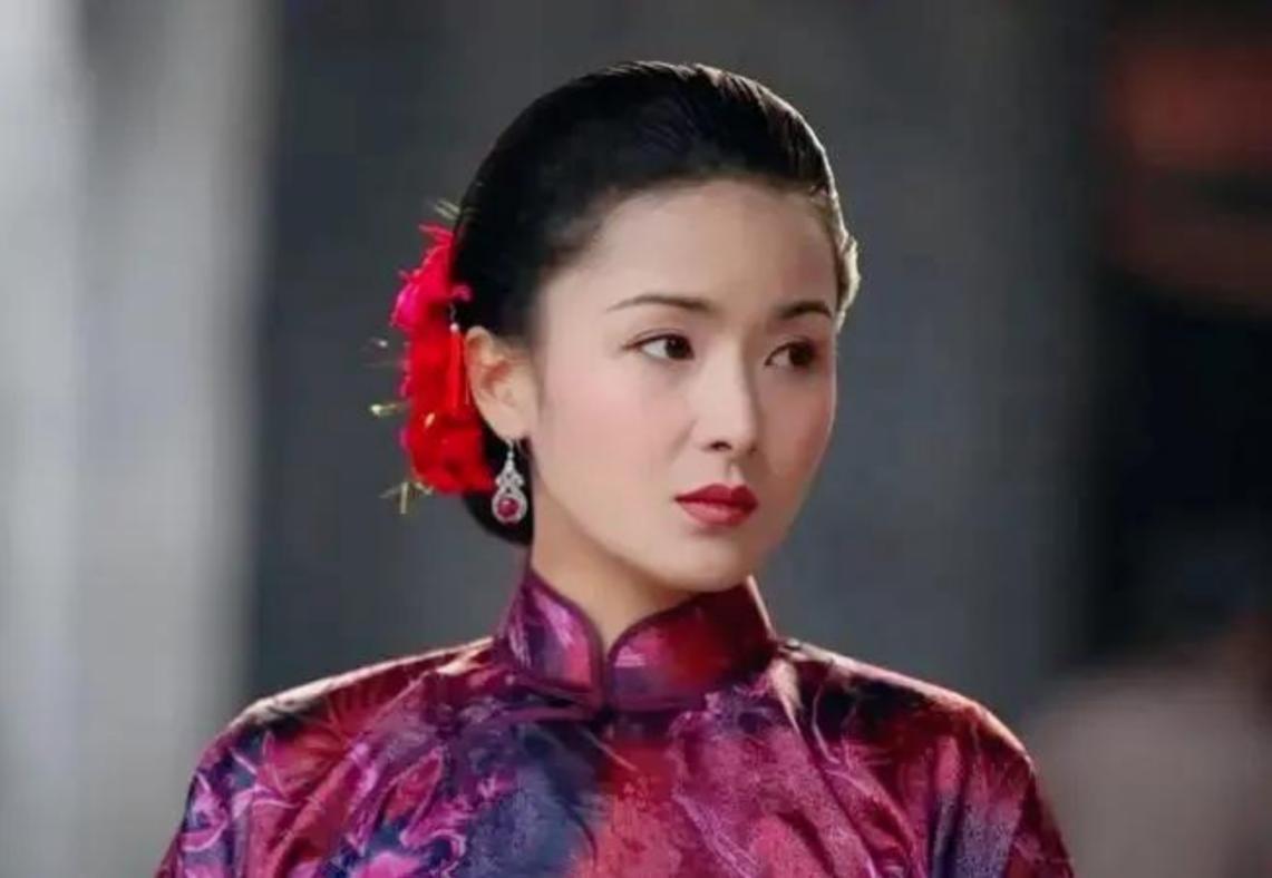 45岁演员黄曼似25岁，生活低调，成年女儿颜值高！