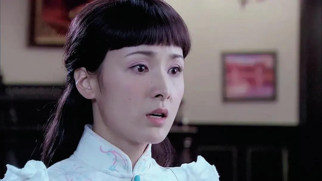 45岁演员黄曼似25岁，生活低调，成年女儿颜值高！