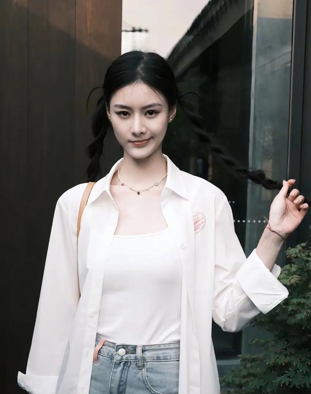 短剧女神赵夕汐生图360°无死角美貌，网友：千万别整容！