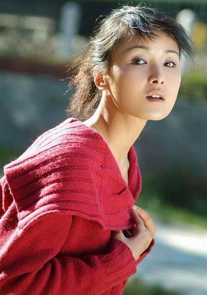 45岁演员黄曼似25岁，生活低调，成年女儿颜值高！