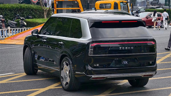 极氪全新旗舰SUV 9X实车亮相，多项“全球之最”重塑豪华车标准