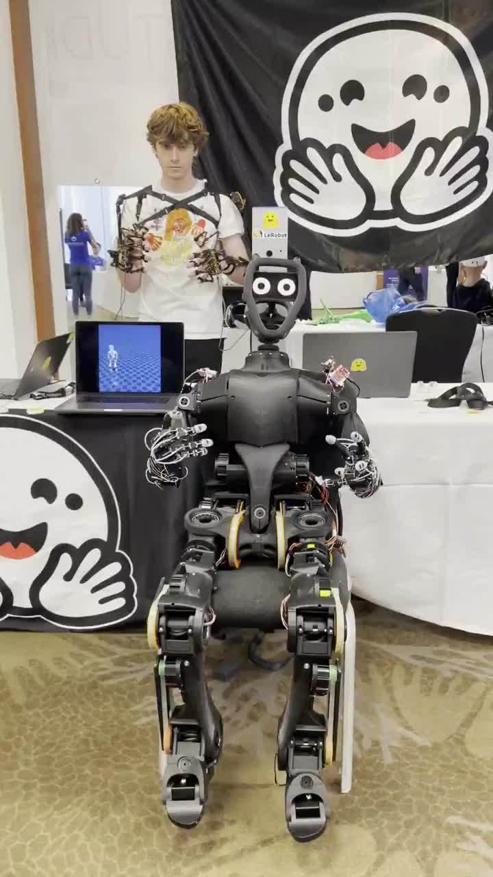 HuggingFace 推出 HopeJR 和 ReachyMini 两款开源人形机器人-图1