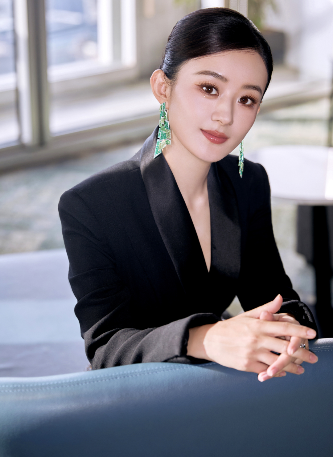 赵丽颖新剧《在人间》首播引热议，多重人格故事触动观众内心