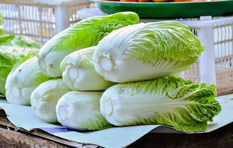 白菜别直接下锅，3分钟炒出饭店味，酸爽入味全家夸