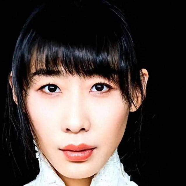 任素汐恋情风波不断，前夫跪地求复合，她却选择事业？