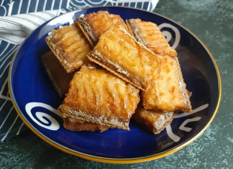 炸带鱼，不要乱加料！教你正确做法，带鱼香酥不腥，好吃得很