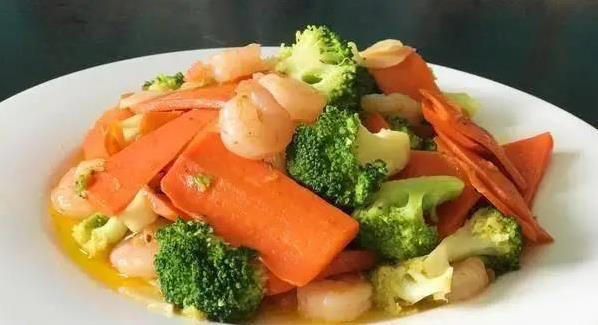 芹菜牛肉香翻天，十分钟上桌，你家常做吗？