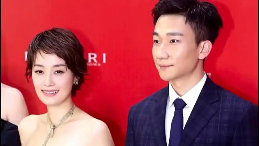 看见马伊琍深夜官宣喜讯，才意识到，她已是文章高攀不起的存在！