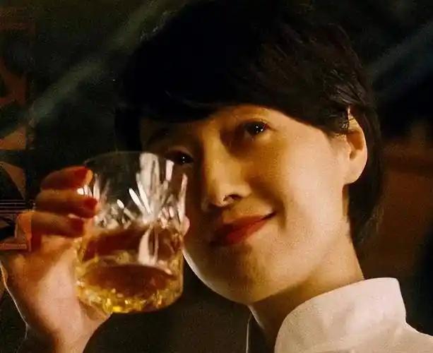 看见马伊琍深夜官宣喜讯，才意识到，她已是文章高攀不起的存在！