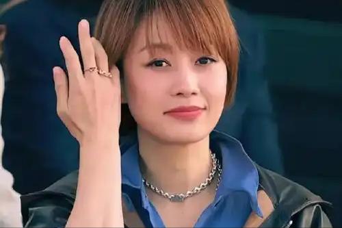 看见马伊琍深夜官宣喜讯，才意识到，她已是文章高攀不起的存在！