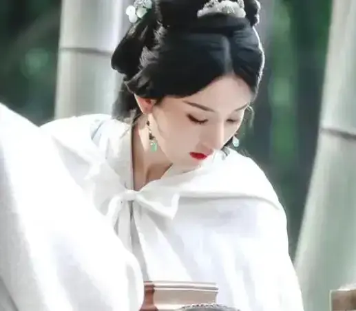 明明都是宋祖儿出演的女主，半夏和小乔的差别咋就这么大呢？