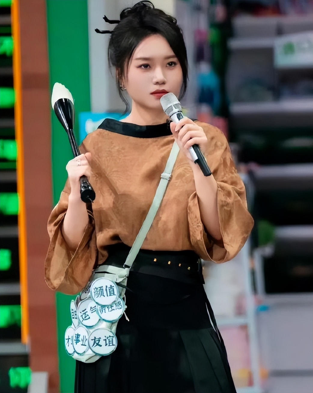 李雪琴暴瘦亮相！网友惊呼认不出