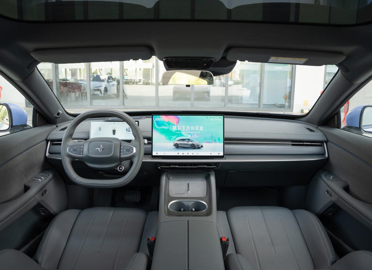 全新中大型轿跑仅11.59万起，可选增程/纯电，轴距近3米