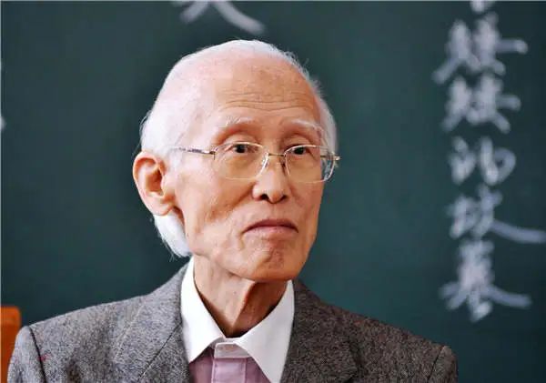 当你接触的人越多，你就会发现：比你层次高的人鼓励你，同层次的人欣赏你，比你层次低的人，才会诋毁你！