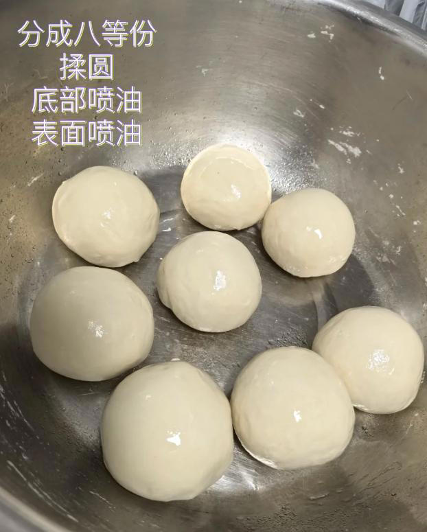 做馅饼别用烫面凉水，老厨师妙招让饼不开裂不露馅