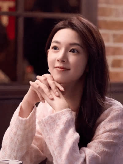 从《玫瑰的故事》到《蛮好的人生》，她瘦到脱相却添高知气质