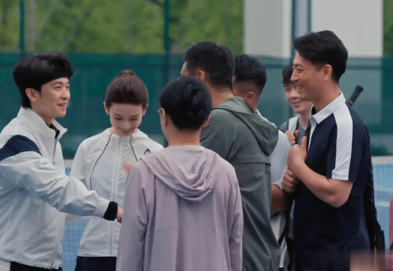 从《玫瑰的故事》到《蛮好的人生》，她瘦到脱相却添高知气质