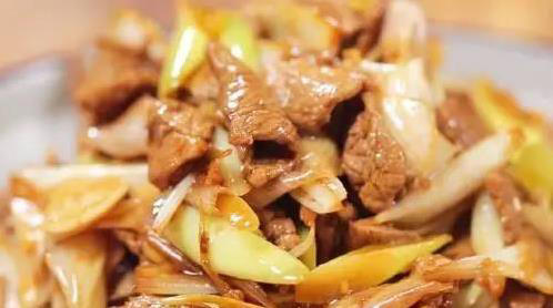 10分钟炒出香菜牛肉，家常菜秒变大厨味，你敢试吗？