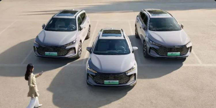 比亚迪“王炸SUV”，官降3万，配置拉满，高速跑1000公里没压力