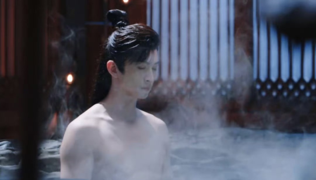 男演员身材很重要，同样演“泡澡”，张云龙与刘学义演出不同意境