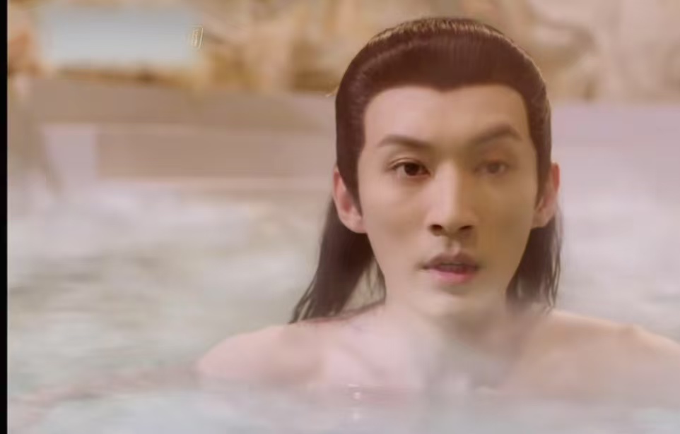 男演员身材很重要，同样演“泡澡”，张云龙与刘学义演出不同意境