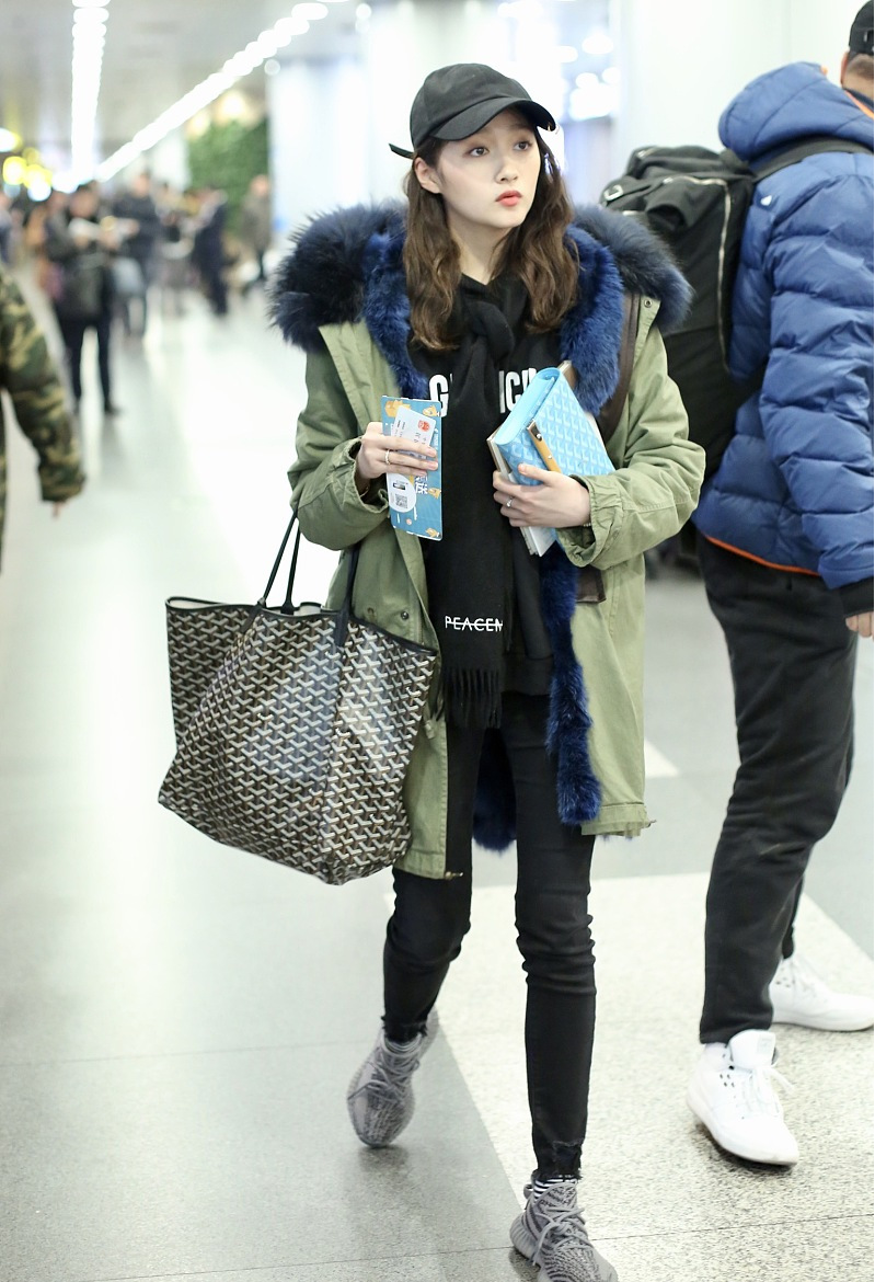 鹿晗关晓彤八年情路终成谜，顶流爱情败给了现实还是成全了体面