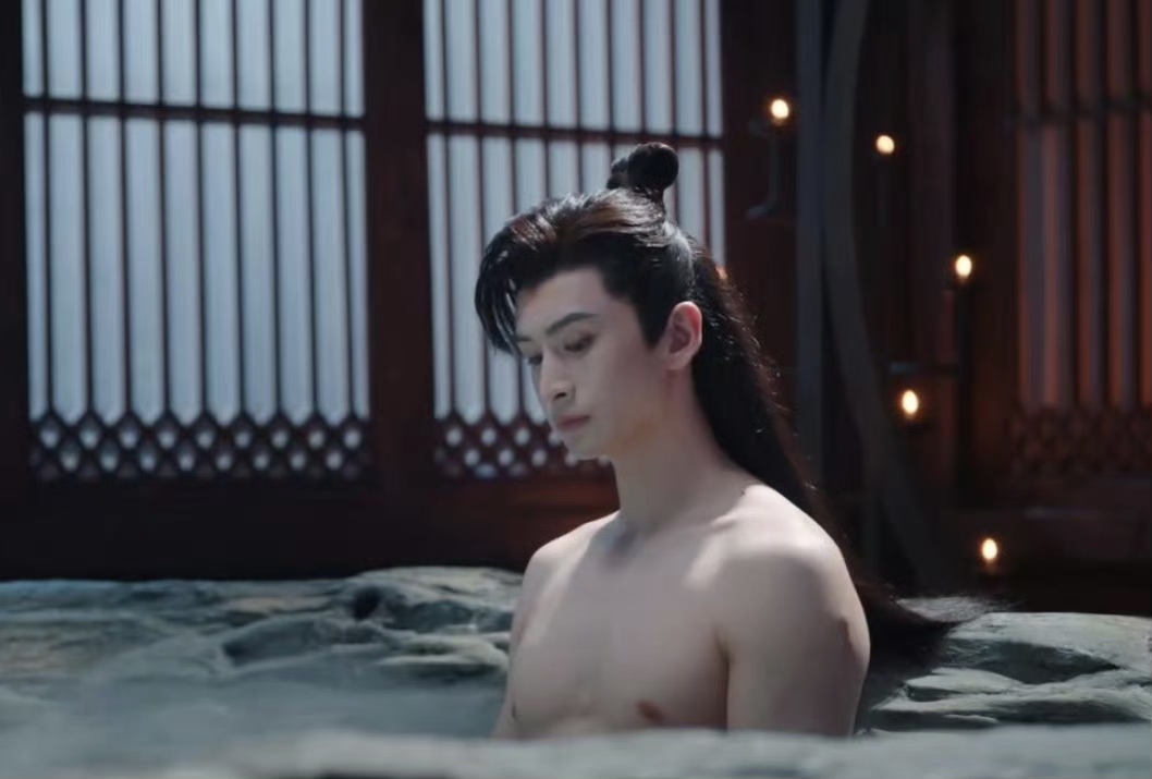 男演员身材很重要，同样演“泡澡”，张云龙与刘学义演出不同意境