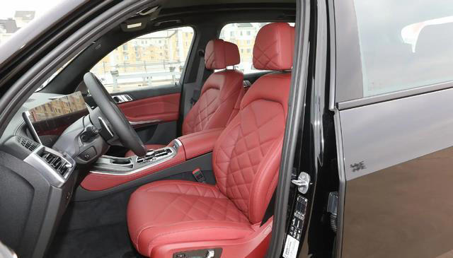 实拍宝马X5，轴距超3米1，入门配2.0T+8AT动力，选它还是新势力？